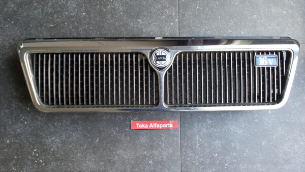 Lancia Thema / YMOS AG 67130 0 001 / Grill / Kühlergrill / Grille / Frontgrill