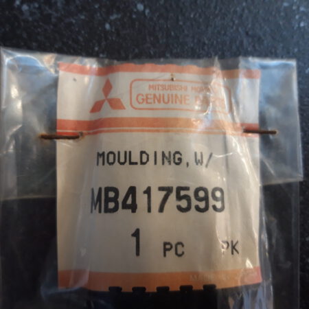 Mitsubishi Mighty Max / Mitsubishi L200 / Raamlijst / Windshield Glass Molding / MB417599 / Rechts / Right / Droite /