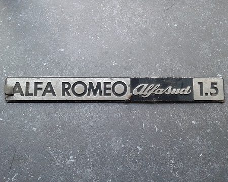Alfa Romeo Alfasud 1.5 / Schriftzug / Typenschild / Heckdeckel / Typeplaat / Embleem / Logo /