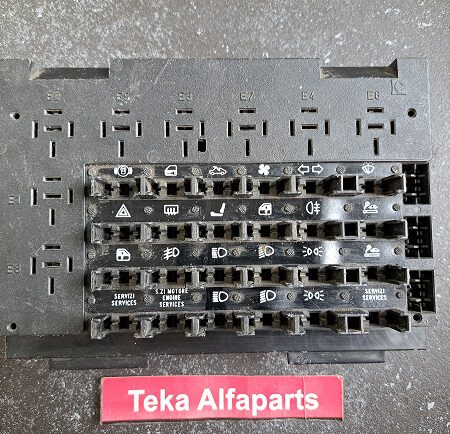 Alfa Romeo 90 / Zekeringenkast / Sicherungskasten / Fusebox / AR 162.00.40.030.00 / Used / Gebruikt /