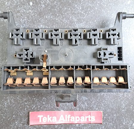 Alfa Romeo Alfetta / Sicherungskasten / Fusebox / Boîte à fusibles / AR 116106503001