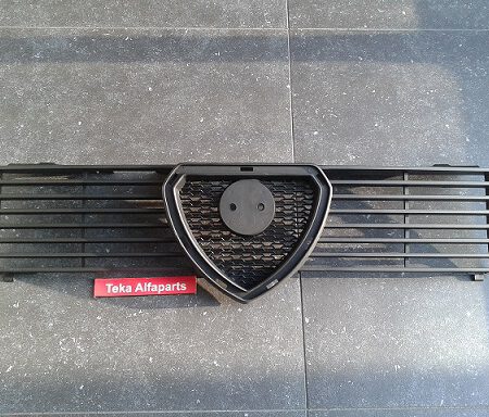 Alfa Romeo Giulietta 3rd series / Grill / Grille / Kühlergrill / Frontgrill / AR113488913800