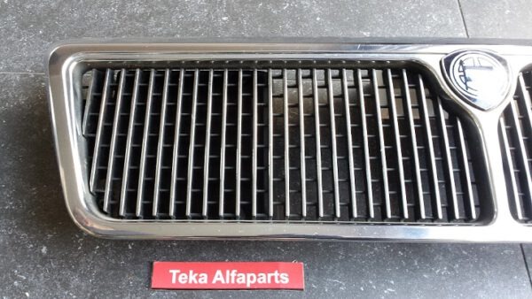 Lancia Thema / YMOS AG 67130 0 001 / Grill / Kühlergrill / Grille / Frontgrill /