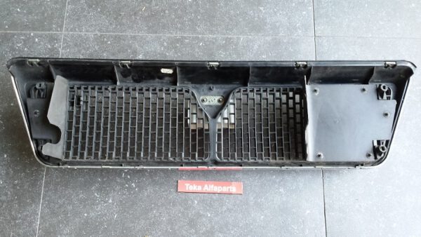 Lancia Thema / YMOS AG 67130 0 001 / Grill / Kühlergrill / Grille / Frontgrill /