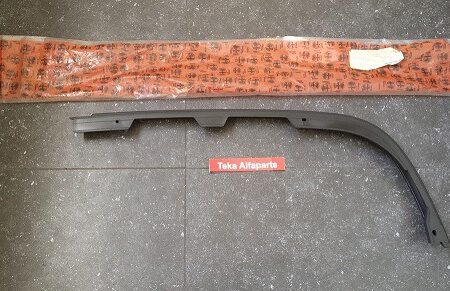 Alfa Romeo 33 / Spoiler Bumper / 60505292 / Stoßstange Vorne Rechts