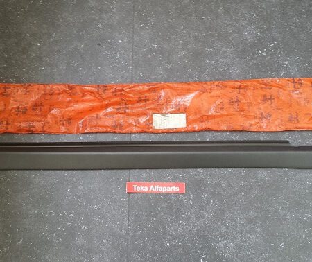 Alfa Romeo 75 / 16100750360100 / Deurstrip / Deurlijst / Türleiste / Door Strip