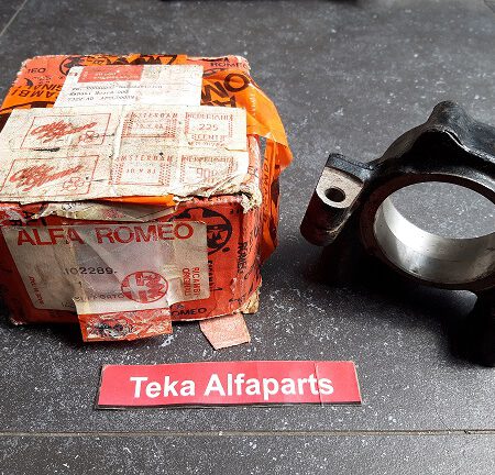 Alfa Romeo Alfasud Lagerhuis voorwielnaaf / Lager Gehäuse / 102289 - links